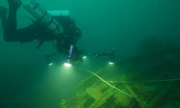 Navio japonês com mais de 1.000 prisioneiros é encontrado após 80 anos no Pacífico