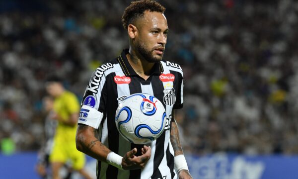 Santos x Chapecoense: que horas e onde assistir ao jogo do Brasileirão
