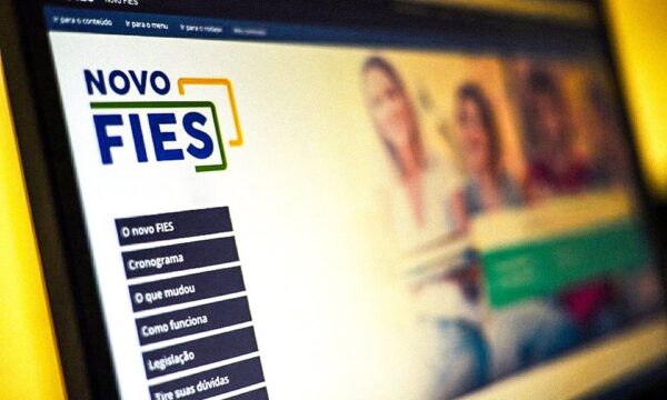 Último dia para se inscrever no FIES 2026: veja cronograma e como fazer