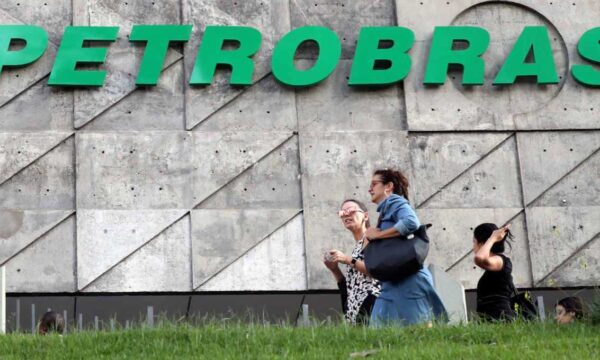 Petrobras (PETR4): Santander e BTG projetam salto da produção no 2T26;
