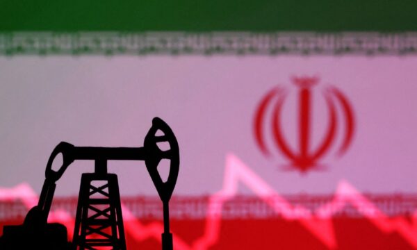 Petróleo dispara 23% em julho com retomada na troca de ataques entre EUA e Irã