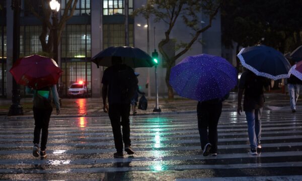 Mais de 500 cidades no Sul do Brasil recebem ‘alerta máximo’ para tempestades