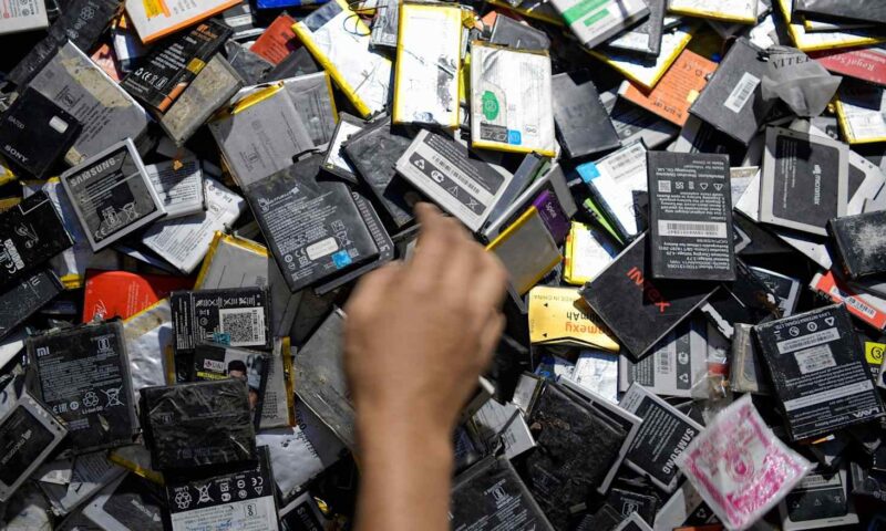 Campanha de reciclagem de baterias na Índia enfrenta barreiras logísticas e de custos