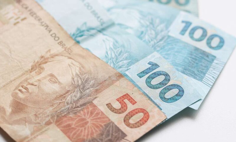 Crédito do Trabalhador CLT: veja 4 vantagens de contratá-lo em compara