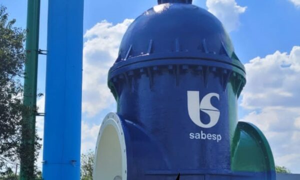CVM adia assembleia da EMAE (EMAE4) sobre incorporação pela Sabesp (SBSP3) e pede informações adicionais; ação recua 5%