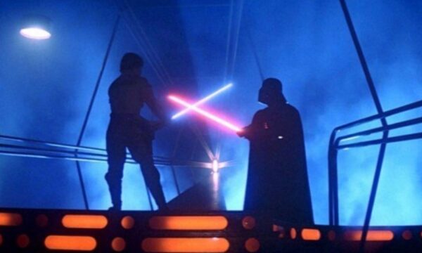 Sabre de luz de Luke Skywalker quebra recorde e é vendido por US$ 3,75