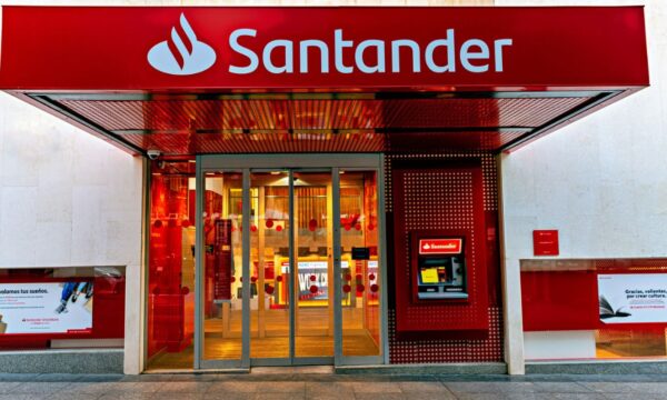 Tem Santander (SANB11) na carteira? Entenda os riscos de se manter ações no portfólio