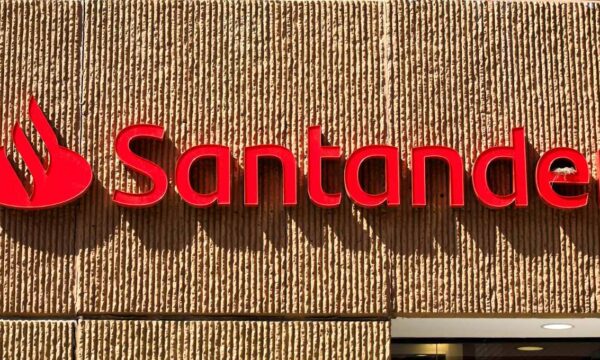 Santander (SANB11) dispara 13% e ‘queima’ parte de prêmio com OPA