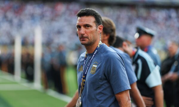 Scaloni chora após derrota da Argentina e coloca futuro na seleção em