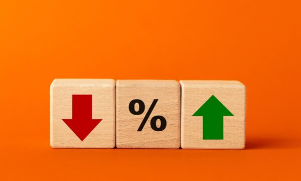 Inflação abaixo do esperado já permite sonhar com mais cortes na Selic? Veja as projeções dos bancos