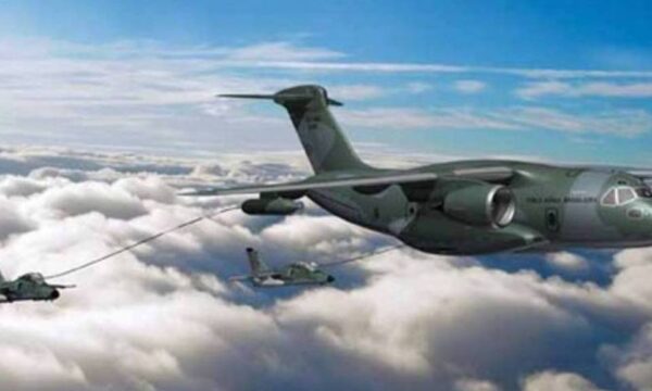 Pedido dos Emirados coloca avião militar no centro de novo recorde da