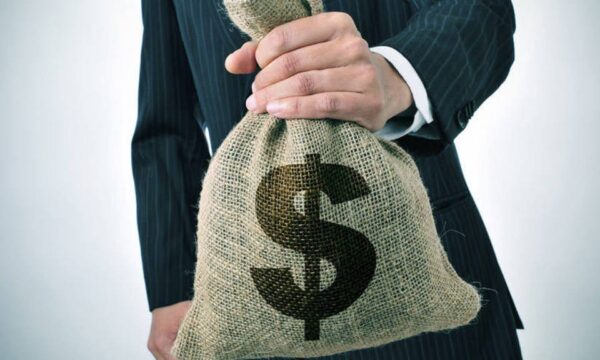 Pesquisa mostra que aumento salarial de quem passa por formação de carreira chega a R$9.900/ano