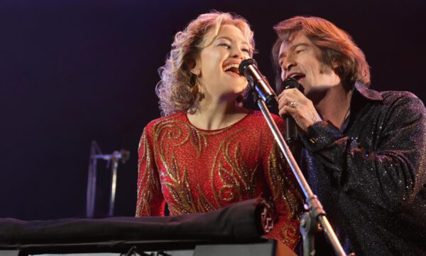 ‘Song Sung Blue: Um Sonho a Dois’ chega ao streaming; veja onde assistir