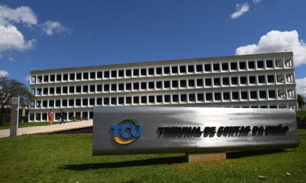 TCU envia projeto para aumentar penduricalhos de servidores em até 40%
