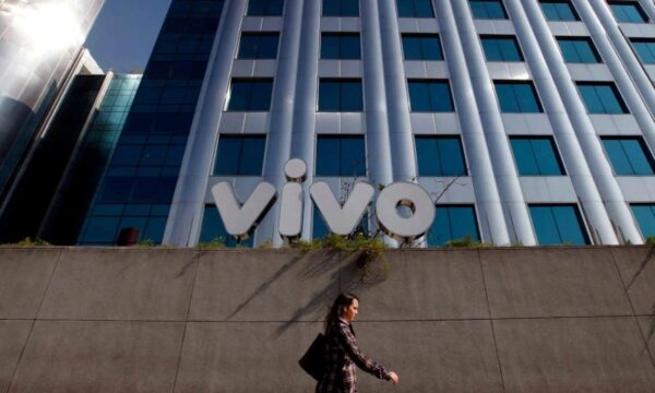 Ações da Telefônica Brasil (VIVT3) caem 4% após balanço do 2T26; o que desagradou?