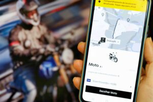 Justiça suspende credenciamento do Uber Moto em São Paulo