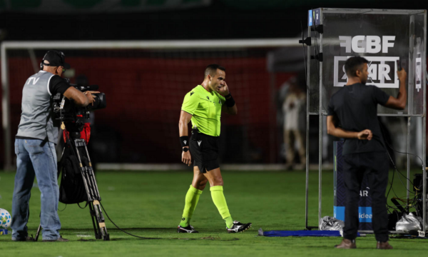 Presidente do Vitória vai contestar ‘de forma oficial’ a arbitragem do jogo contra o Palmeiras