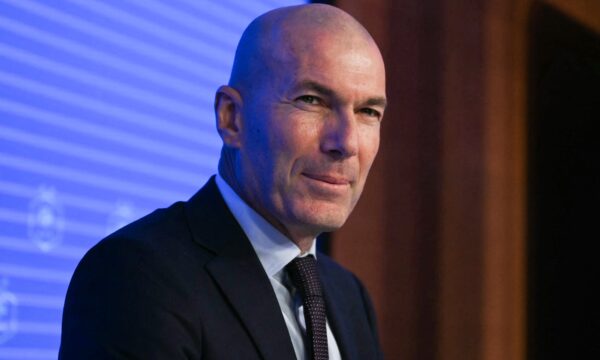 Zidane poderá ganhar R$ 2,6 milhões mensais como treinador da França