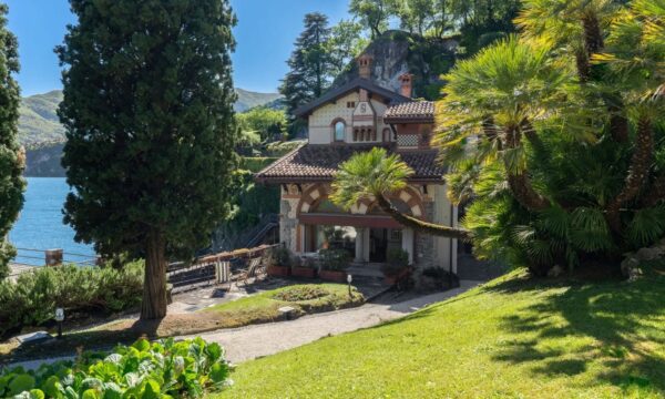 O cenário de uma das cenas mais icônicas de James Bond está à venda
