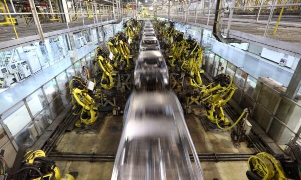 Atividade industrial da China melhora em agosto, mas segue em contração, aponta indicador oficial