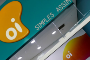 Oi (OIBR3) adia novamente balanços e não divulgará resultados do 1T26