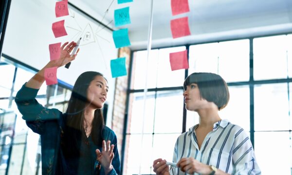 Cinco atitudes empreendedoras que podem acelerar sua carreira na era da IA