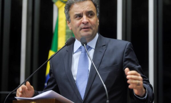Aécio Neves (PSDB) diz que não disputará cargos nestas eleições