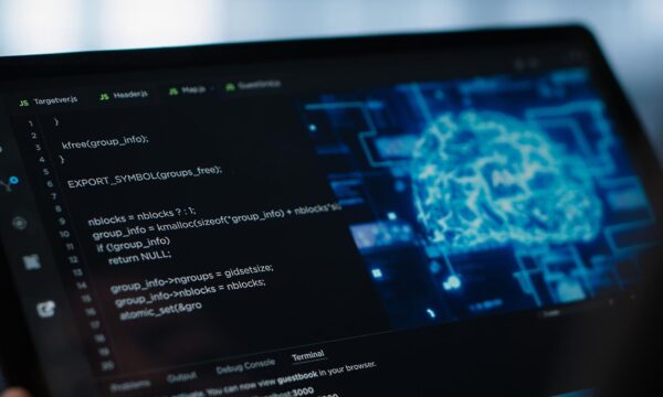 O que é injeção de prompt; o ataque que engana chatbots e agentes de I