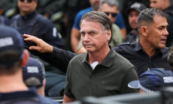 Bolsonaro pede ao STF para ser atendido pela nora dentista