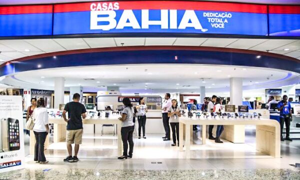 Casas Bahia: crise vai além de juros altos e consumo fraco, dizem especialistas
