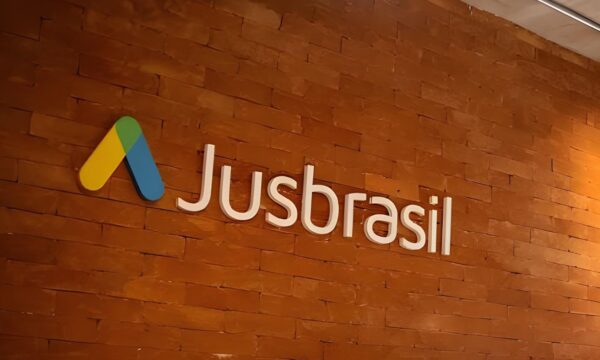 Jusbrasil compra MinutaIA em segunda aquisição de IA e mira faturamento de R$ 1 bilhão