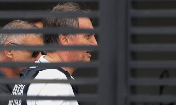 Defesa de Bolsonaro informa ao STF retomada de visitas após fim de restrição imposta por Moraes