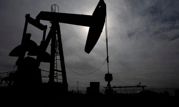 Petróleo sobe após EUA ameaçarem bloqueio indefinido ao Irã