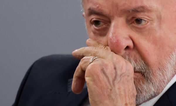 Lula diz a advogado que Lulinha deve se apresentar à Justiça para prestar esclarecimentos