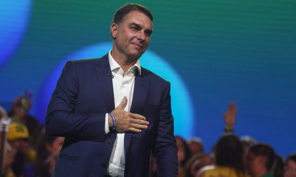 Equipe de Flávio Bolsonaro modula discurso contra Reforma Tributária e
