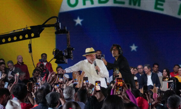 Em convenção que confirmou sua candidatura, Lula indica Haddad como se