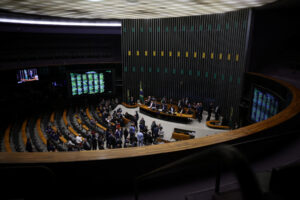 Equipe econômica propõe novas travas para gastos em projeto em tramita