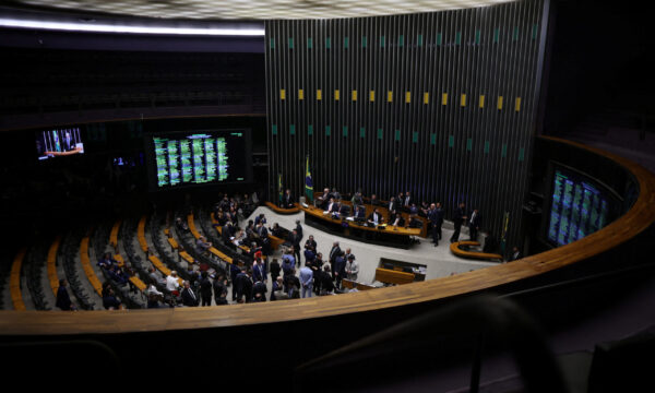 Número de candidaturas a deputado federal cai 28% em 2026