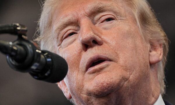 Trump anuncia 'guerra econômica' contra o Irã e ameaça países que ajudarem o regime