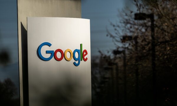 Alphabet promove reestruturação na divisão de IA do Google e sofre revoada de talentos