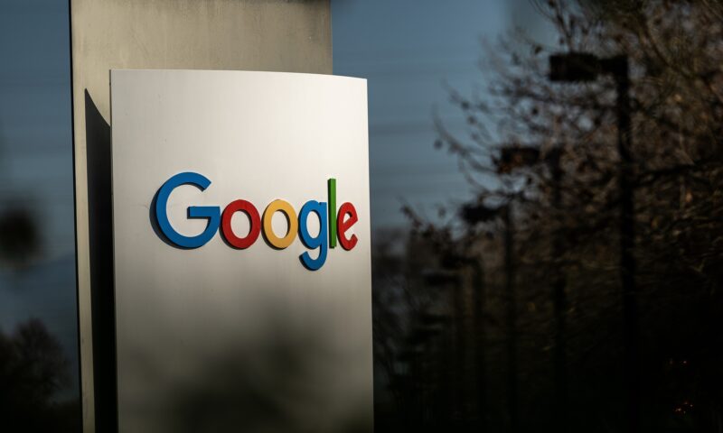 Alphabet promove reestruturação na divisão de IA do Google e sofre revoada de talentos