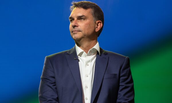 Convenção do PL em Santa Catarina tem críticas de Flávio e Carlos Bolsonaro ao STF