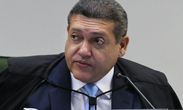 Nunes Marques, do TSE, anula filiação de Flávio Bolsonaro ao Missão e