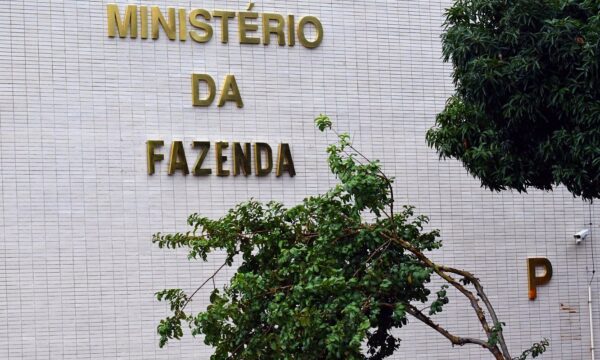 Tesouro enfrenta mercado mais cauteloso e aumenta exposição da dívida