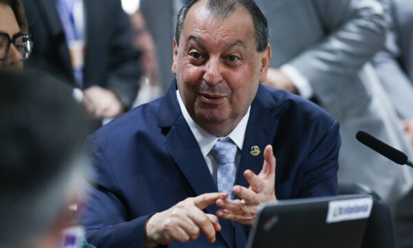 Relator da PEC do fim da escala 6×1 no Senado mantém texto da Câmara e rejeita emendas da oposição