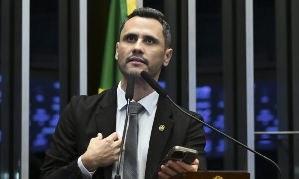 Senador Cleitinho anuncia que desistiu de ser candidato ao governo de