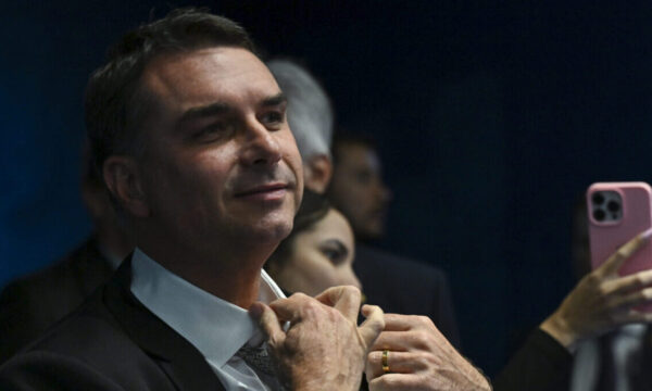 PL aciona TSE após Flávio Bolsonaro aparecer filiado ao Missão; ‘sistema tentará de tudo para me parar’, diz candidato