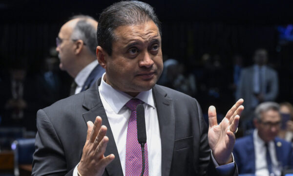 PF diz que advogado enviou R$ 11 milhões a mulher de senador Weverton