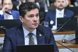 Sergio Moro e Flávio Bolsonaro lideram no Paraná, aponta pesquisa Real