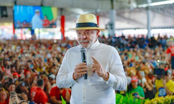 Lula sugere ‘Desenrola’ para clubes de futebol e cobra explicações do